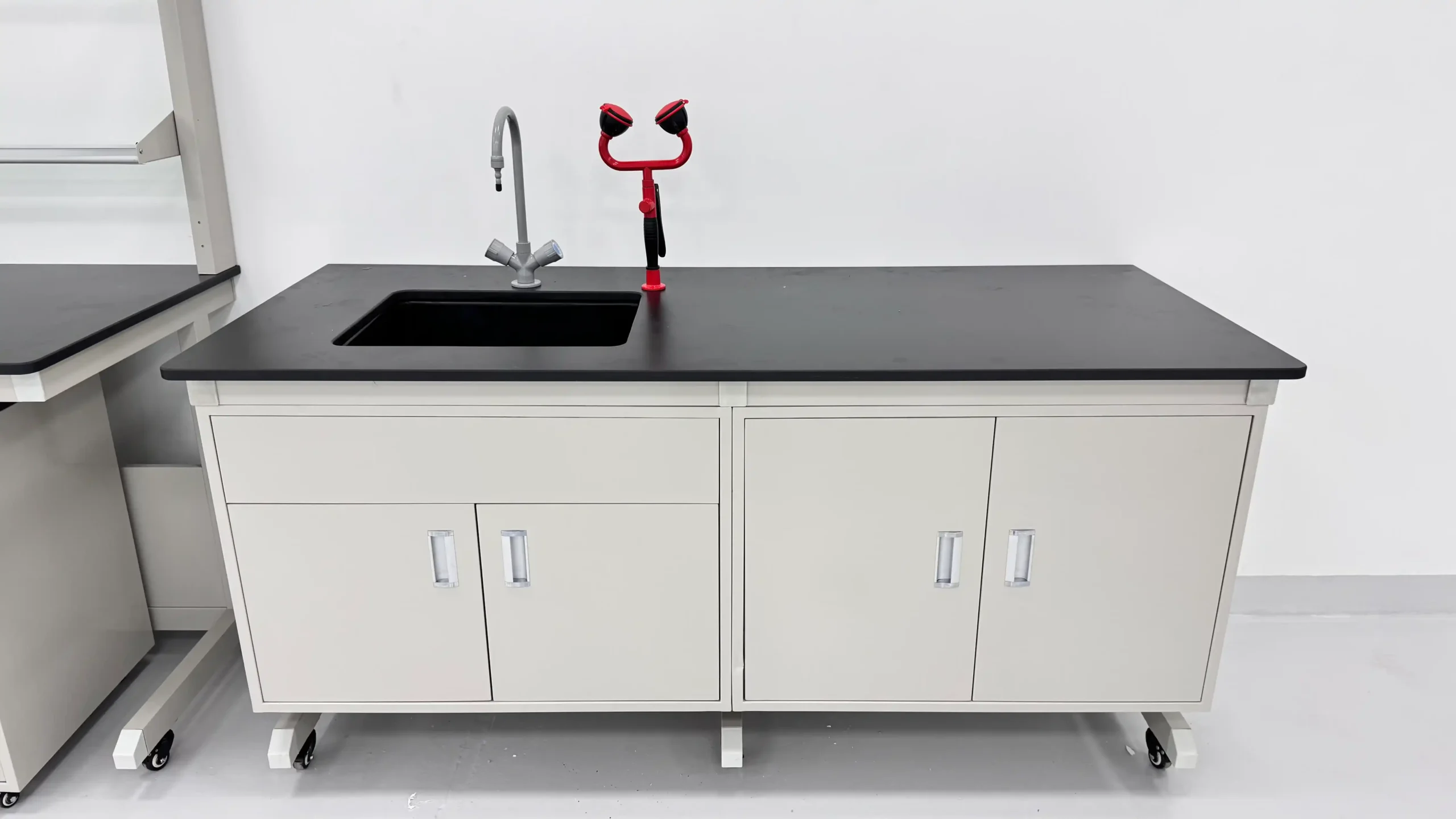 Mobile sink lab bench installed at NADEC laboratory